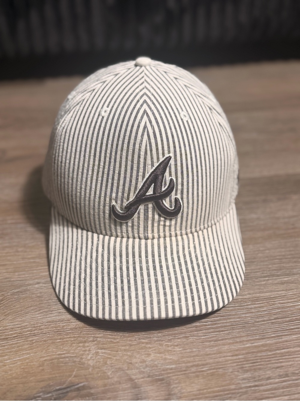 Early 2000’s New Era fitted hat Size 7 5/8